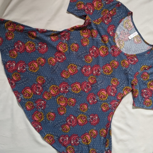 2 Lularoe Tops Lot Sm XS Tunic Floral Short Sleeves Blue Loose Flared Lot Of  2 - Picture 2 of 7